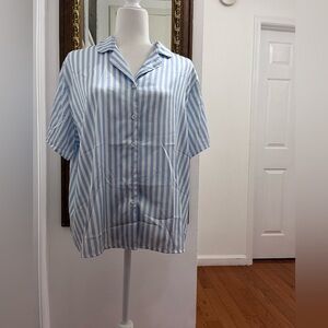 H👄touch women’s Blue and White Casual Button Down Shirt size XL